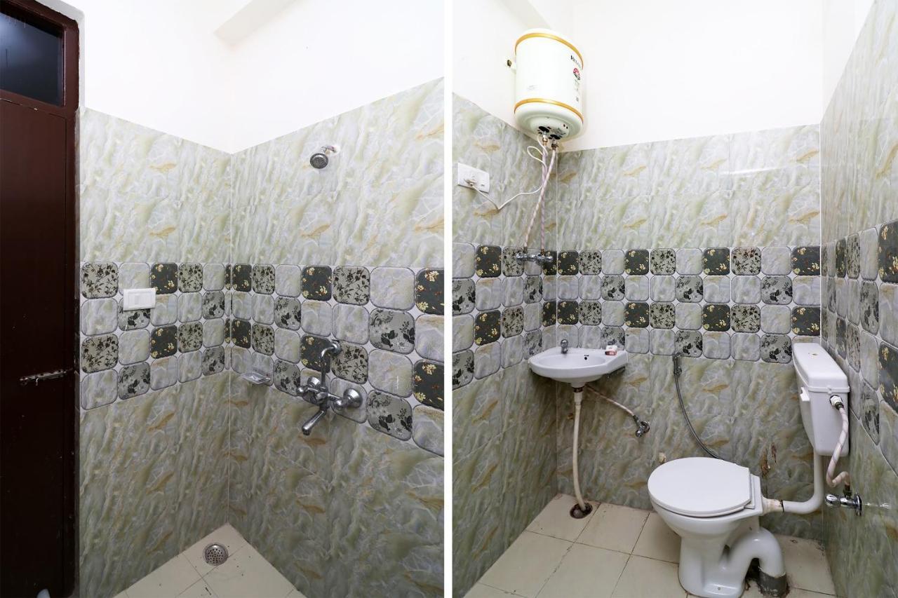 Oyo 24958 Hotel Dayal Belanganj Bagian luar foto