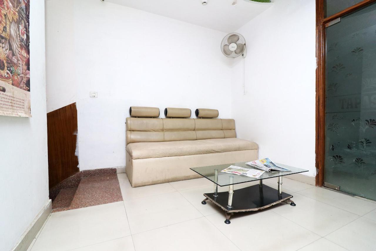 Oyo 24958 Hotel Dayal Belanganj Bagian luar foto