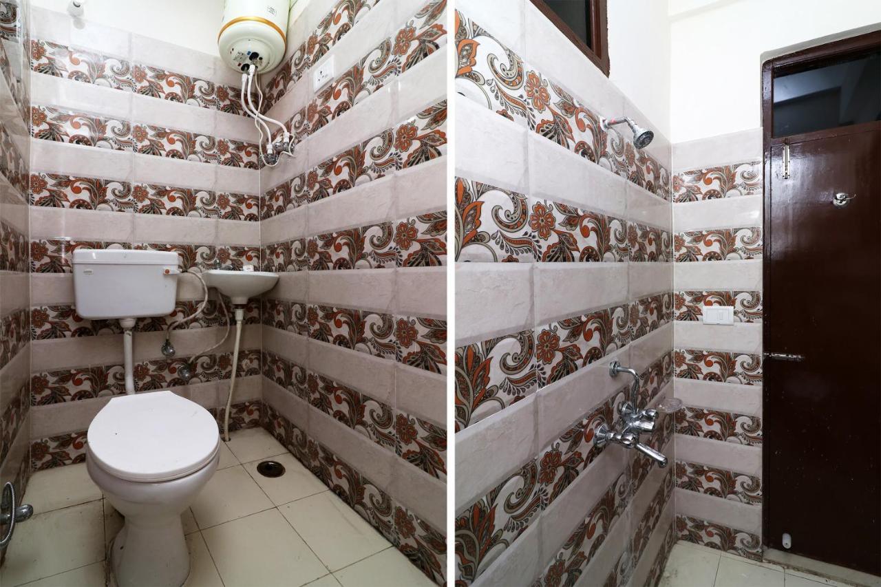 Oyo 24958 Hotel Dayal Belanganj Bagian luar foto